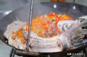 厨师长教你：“吊锅鲢鱼”的江湖做法，浓汤肉鲜，很适合老人小孩