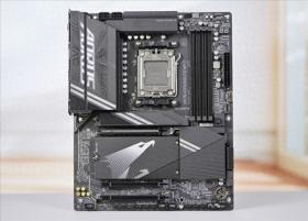 技嘉小雕X870 AORUS ELITE WIFI7主板评测，一键降低9ns延迟，仅售2K