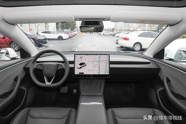 新款Model 3内饰